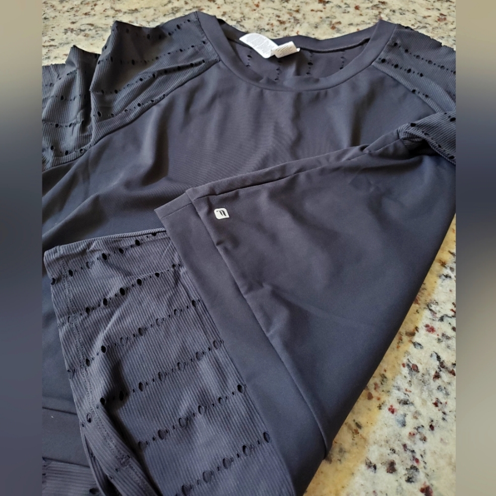 New Fabletics long sleeve tank top, no tags - Picture 5 of 5